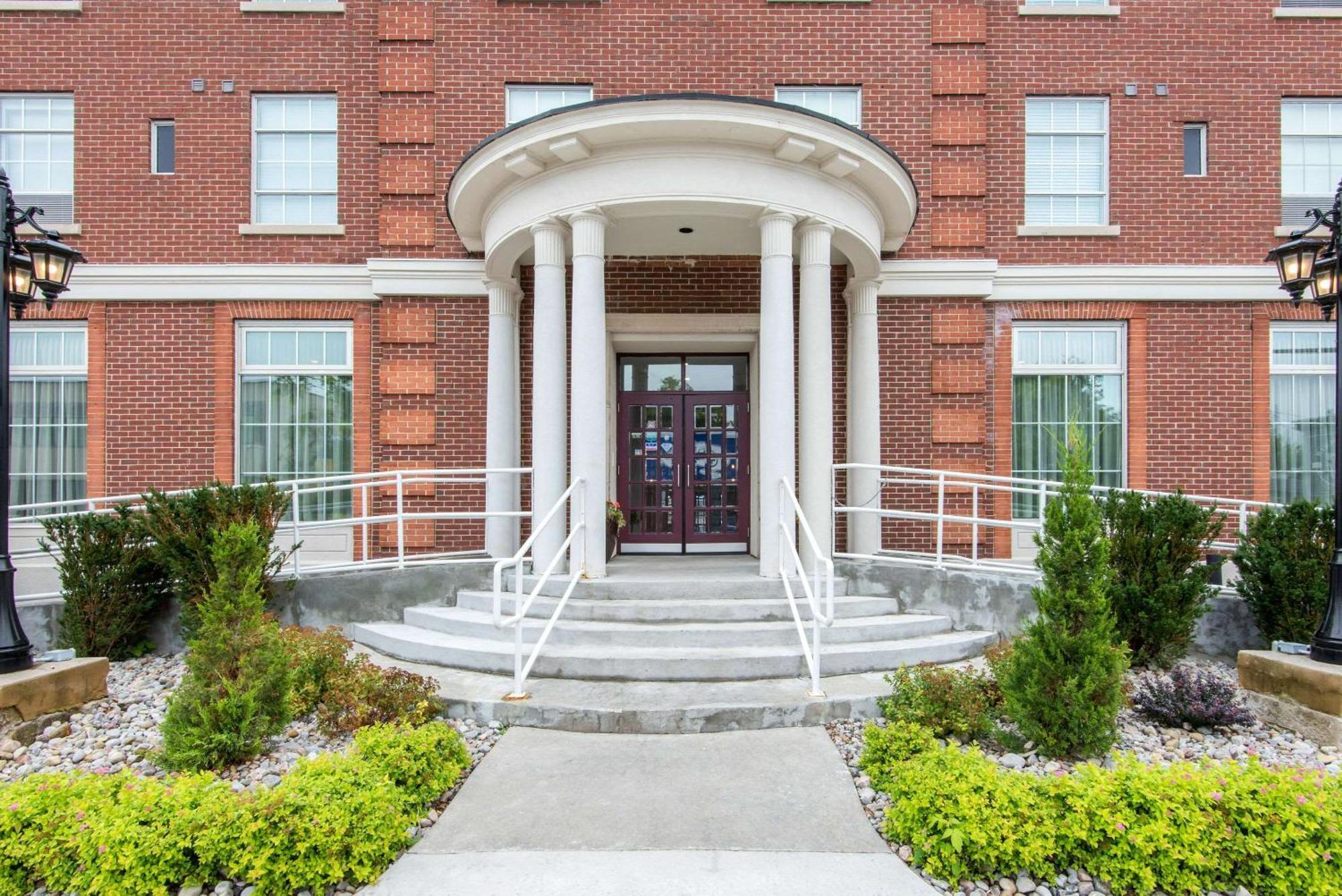 The Champlain Waterfront Hotel Ascend Hotel Collection Orillia Ngoại thất bức ảnh