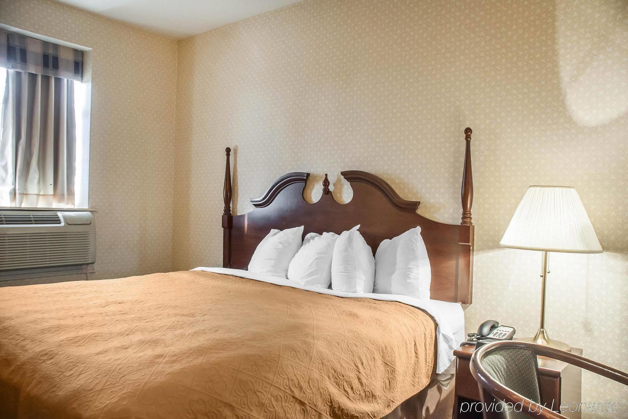 The Champlain Waterfront Hotel Ascend Hotel Collection Orillia Ngoại thất bức ảnh