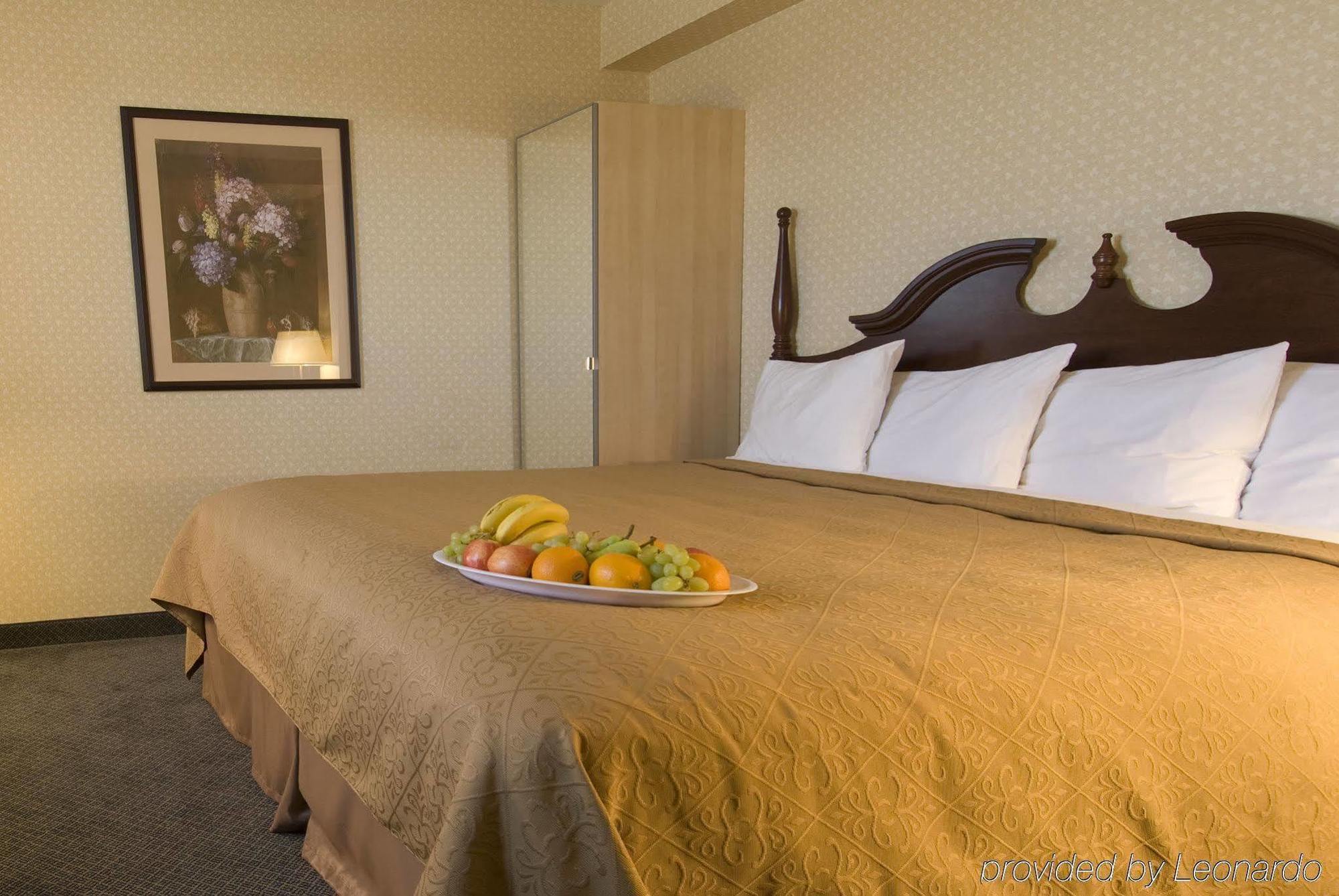 The Champlain Waterfront Hotel Ascend Hotel Collection Orillia Ngoại thất bức ảnh